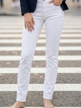 SATURDAYS Women's/juniors white Skinny Jeans with Button Detail. Size 15,